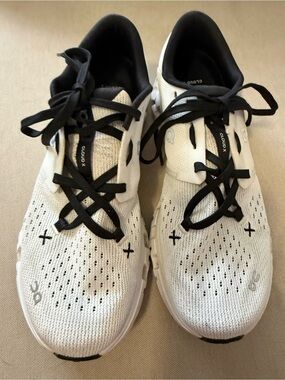 On Running Cloud X4 Womens Athletic Shoes - White & Black